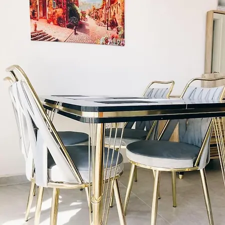 1 Bed Flat In Apartament